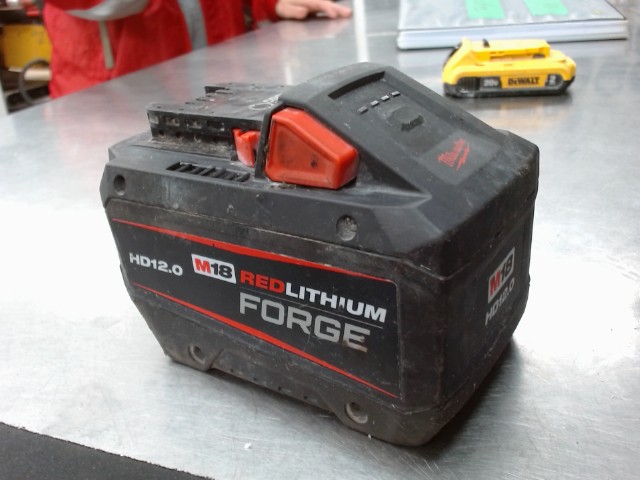 Batterie milwaukee 12 ah forge