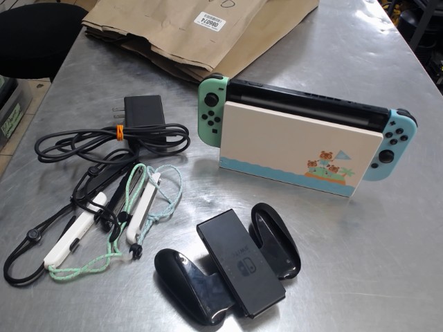 Switch v2 animal crossing + acc complet