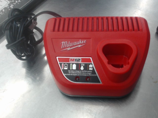 Chargeur a batterie m12
