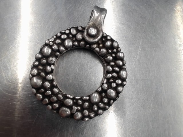 Silver breloqye round rock shape circle
