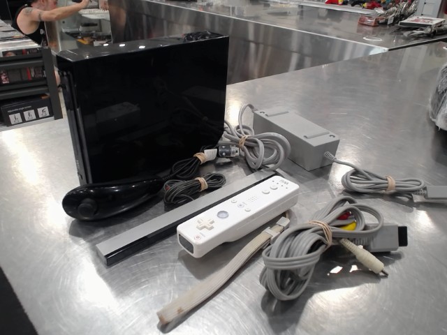 Wii noir avec manette et nun shok