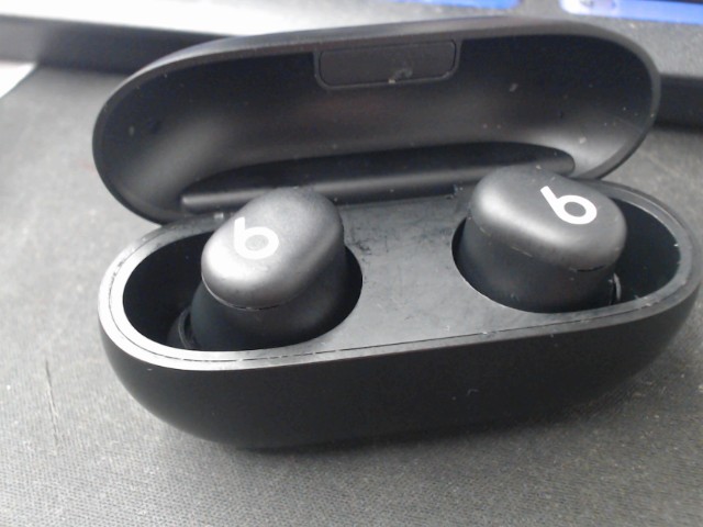 Black beats buds in case