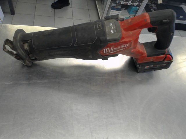 Sawzall milwaukee + batt