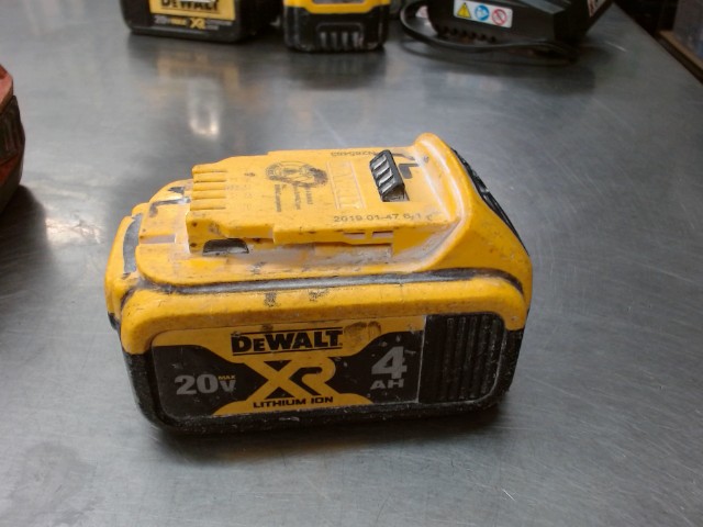 Batterie dewalt 20v 4ah avec crack