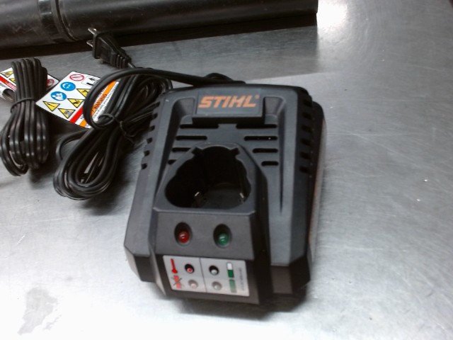 Chargeur a batterie stihl class 2