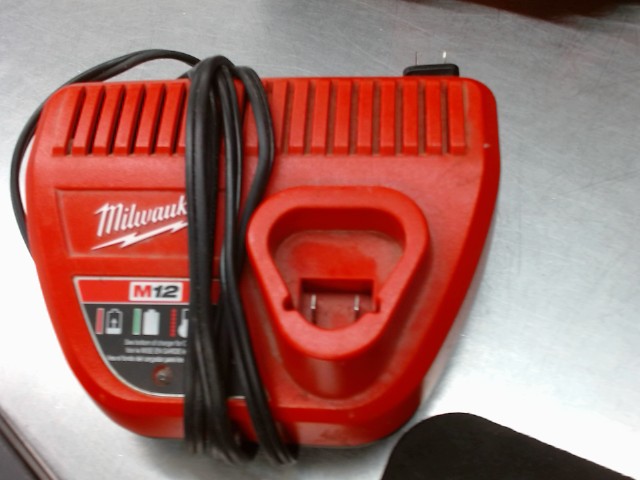 Chargeur m12 milwaukee