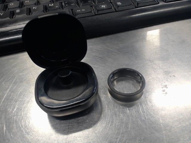 Bague inteligente noir avec boiti�