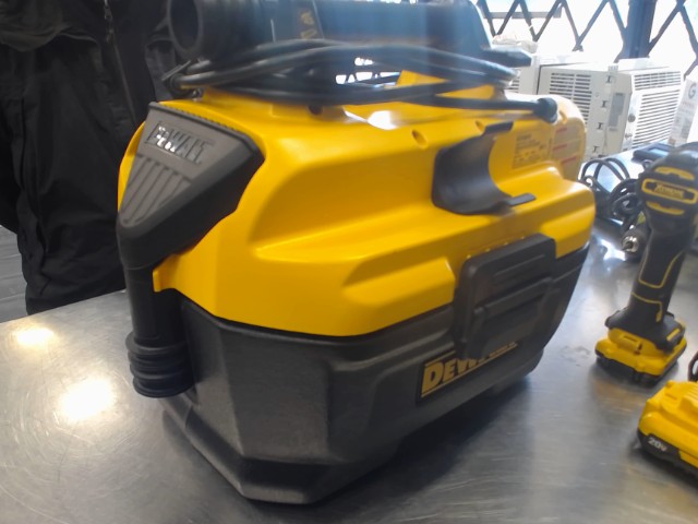 Aspirateur dewalt avec tout les acc