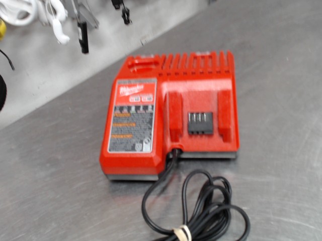 Chargeur 12v/18v �lectrique
