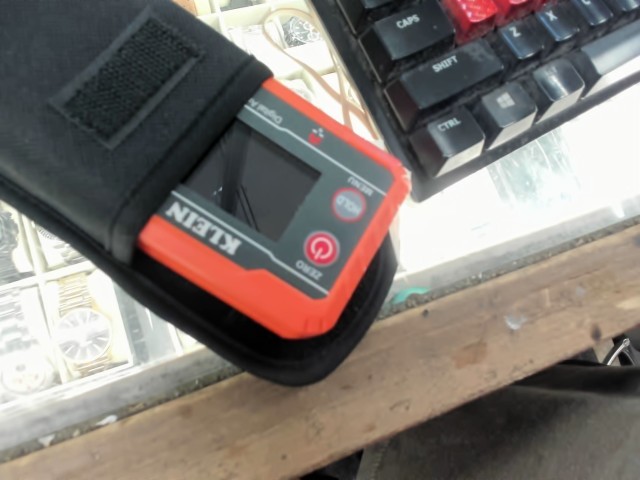 Digital angle gauge