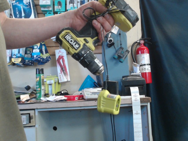 Hammer avec batt et chargeur