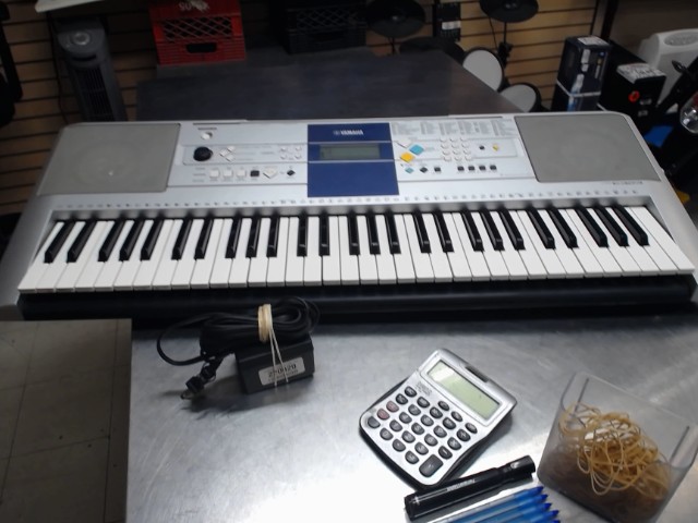 Clavier yamaha avec power supply