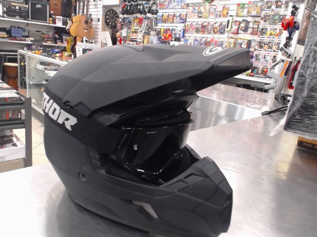 Casque de moto flat black avec lunette