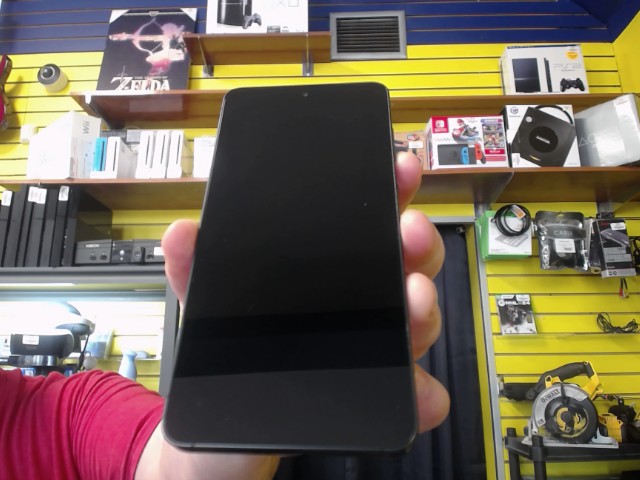 Cellulaire 256gb 12ram pratiquement neuf