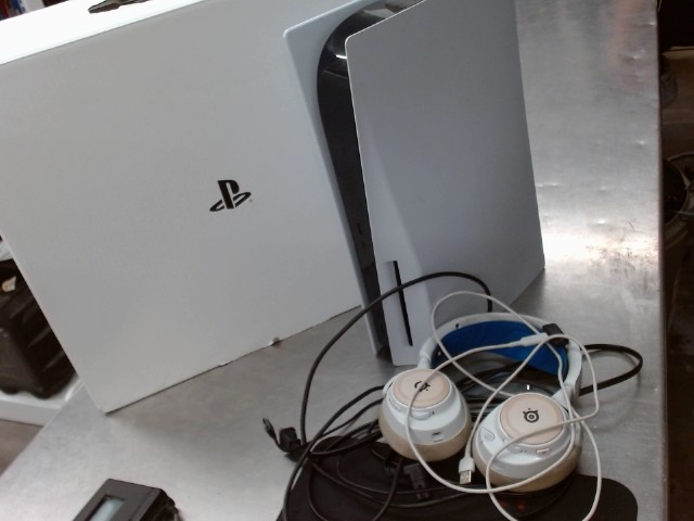 Ps5 avec lecteur dans boite fils casque