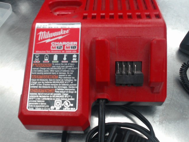 Chargeur a batterie m12