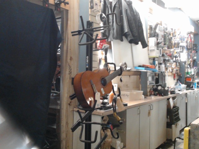 Stand quintuple pour guitarres