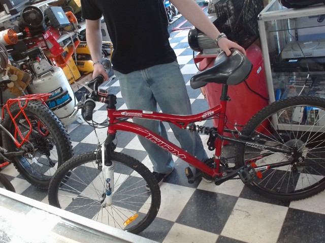 Velo ccm rouge