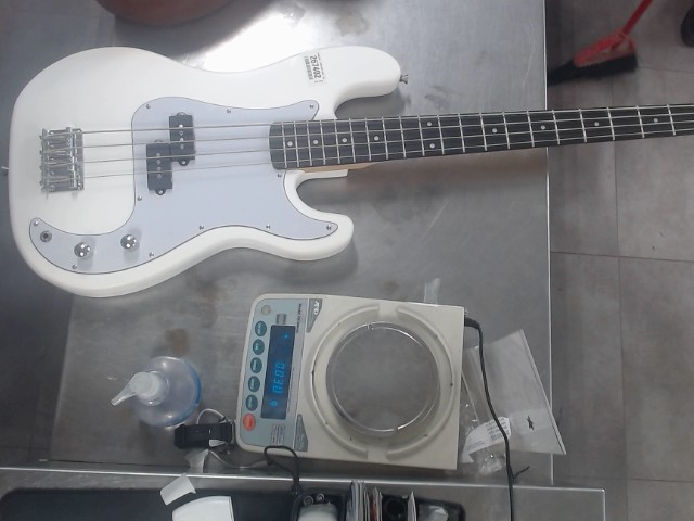 Guittar electrique base blanche