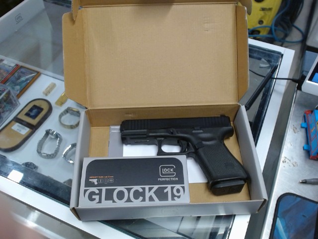 Glock 19 airdoft like new in box gen 5