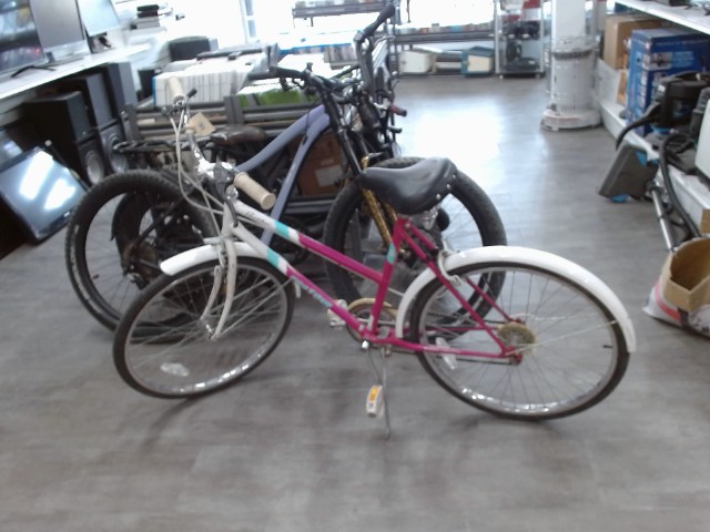 Velo cruiser rose et blanc