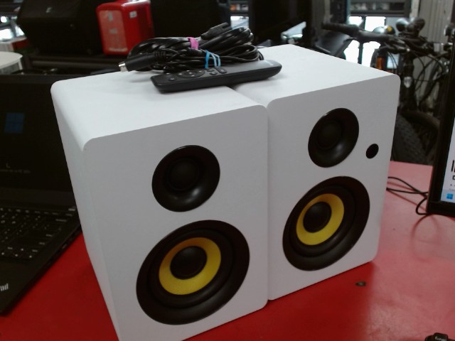 Paire de speaker blanche bluetooth
