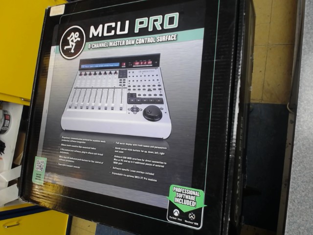 8-channel master daw control surface