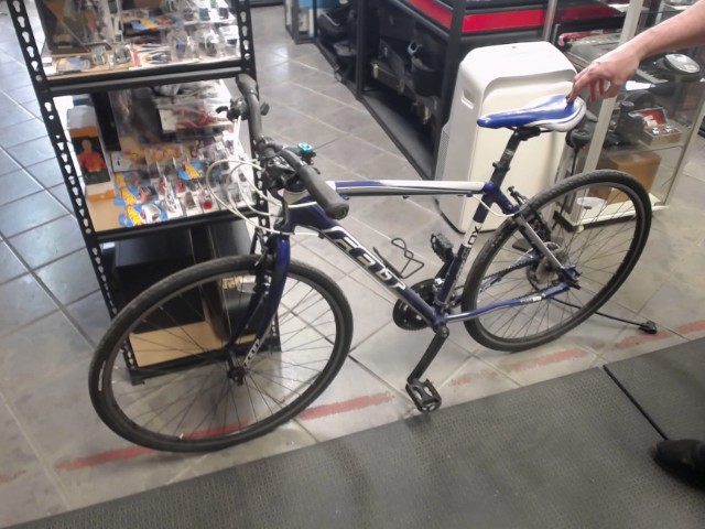 Velo hybride bleu et gris 2011 21 pouces