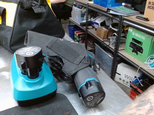 Outils makita avec batterie et chargeur