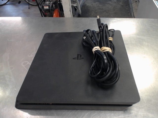 Ps4 slim +fil pas de man