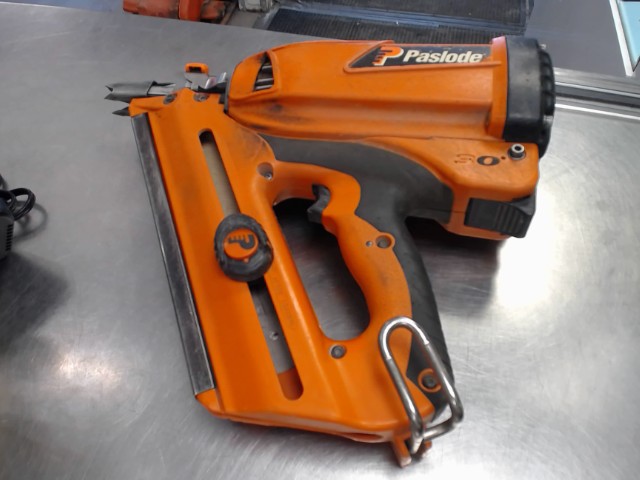 Framing nailer paslode avec batt+charg