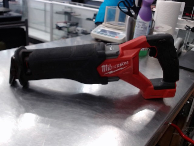 Outils milwaukee scie vas et vien