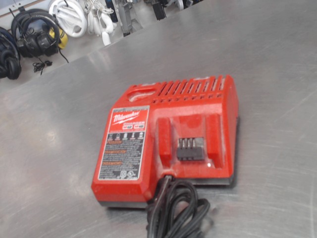 Chargeur batterie pour drill