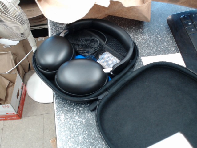 Headset bluetooth