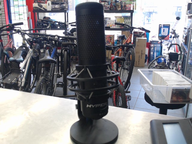 Micro streaming hypper x sur pied bureau