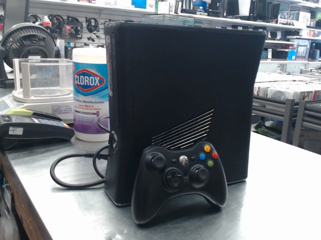 Xbox 360 slim avec fil et manette
