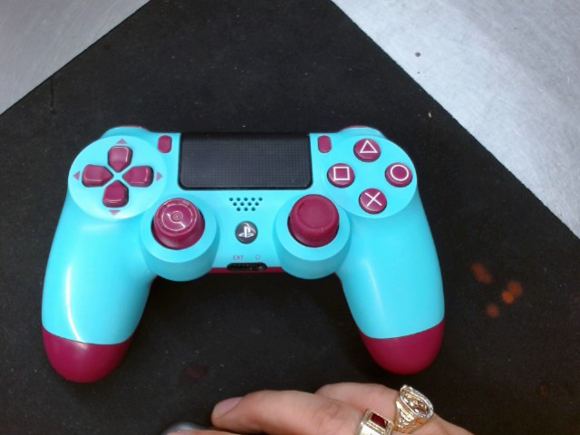 Manette turquoise et mauve ps4