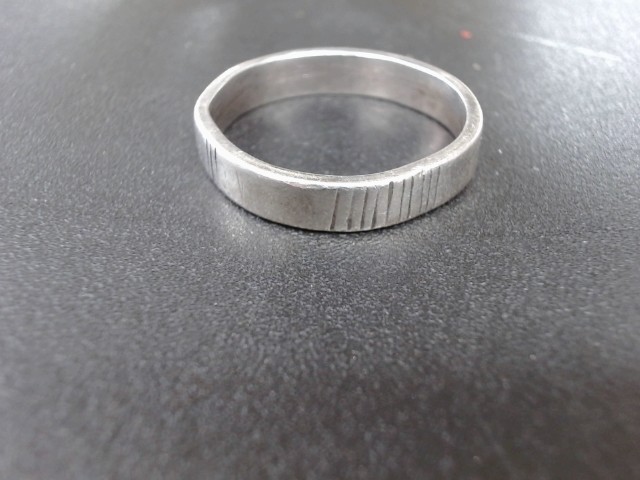 Bague argent linge engrav�