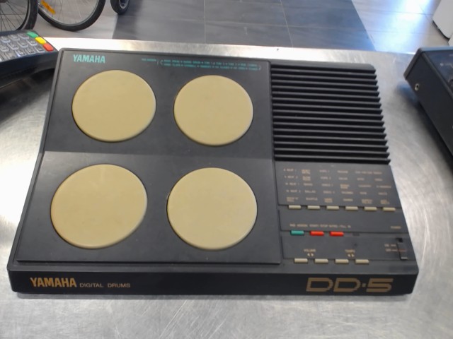 Drum machine vintage yamaha + power