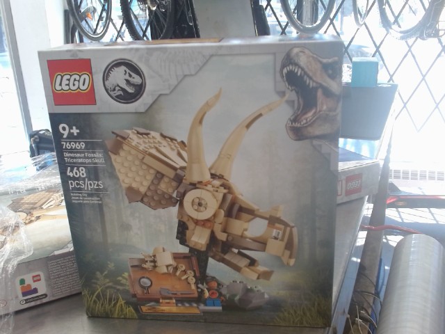 Lego triceratops skull
