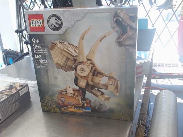 Lego triceratops skull_