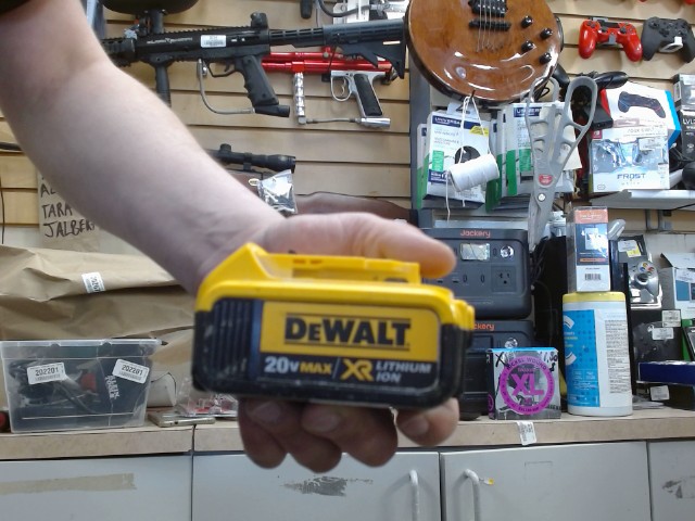 Batt dewalt 20v 4 ah 2016
