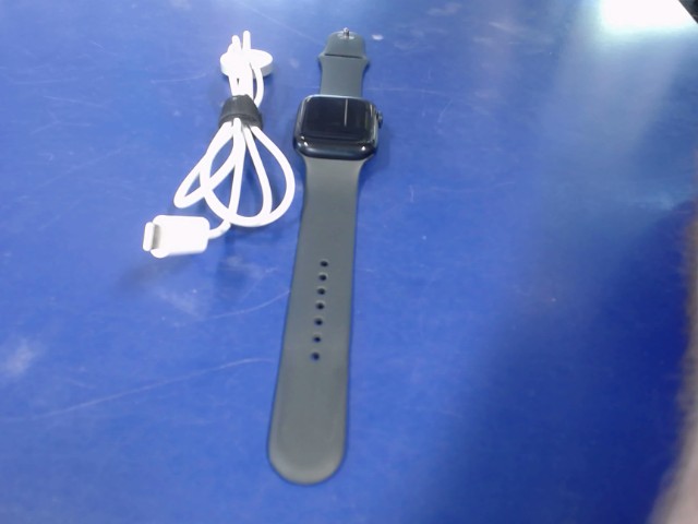 Apple watch 45mm gps avec chargeur