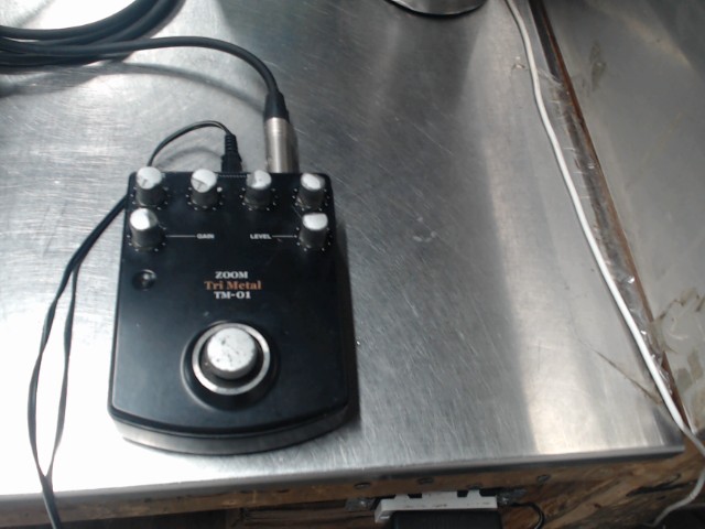 Analog distortion effects pedal tri meta
