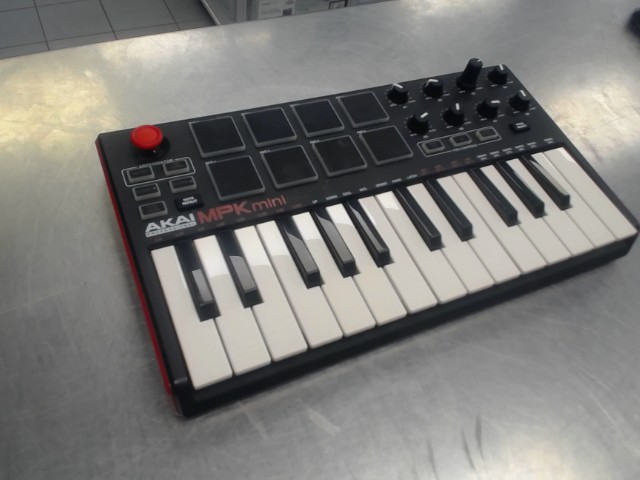 Akai mpk mini rouge