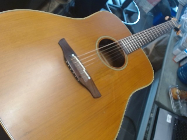 Guitare avec case