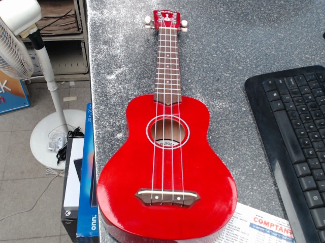 Ukelele rouge