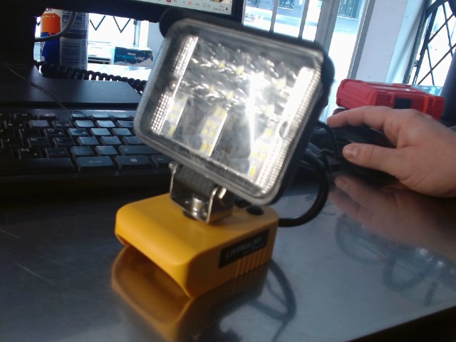 Led light jaune noir construction