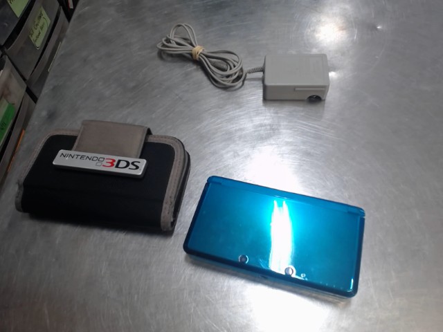 Nintendo 3ds + chargeur + case