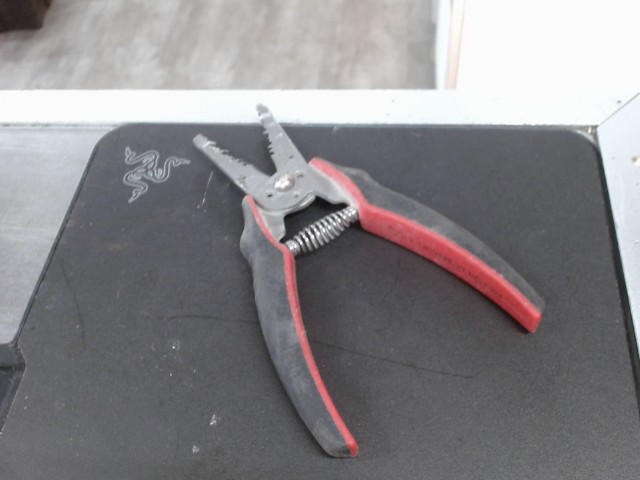 Wire stripper plier
